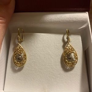 14k Filigree Dancing Diamond earrings Leverbacks